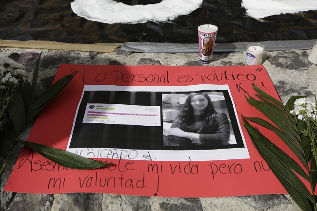 Las manifestaciones de cariño e indignación se observaron durante el mitín.