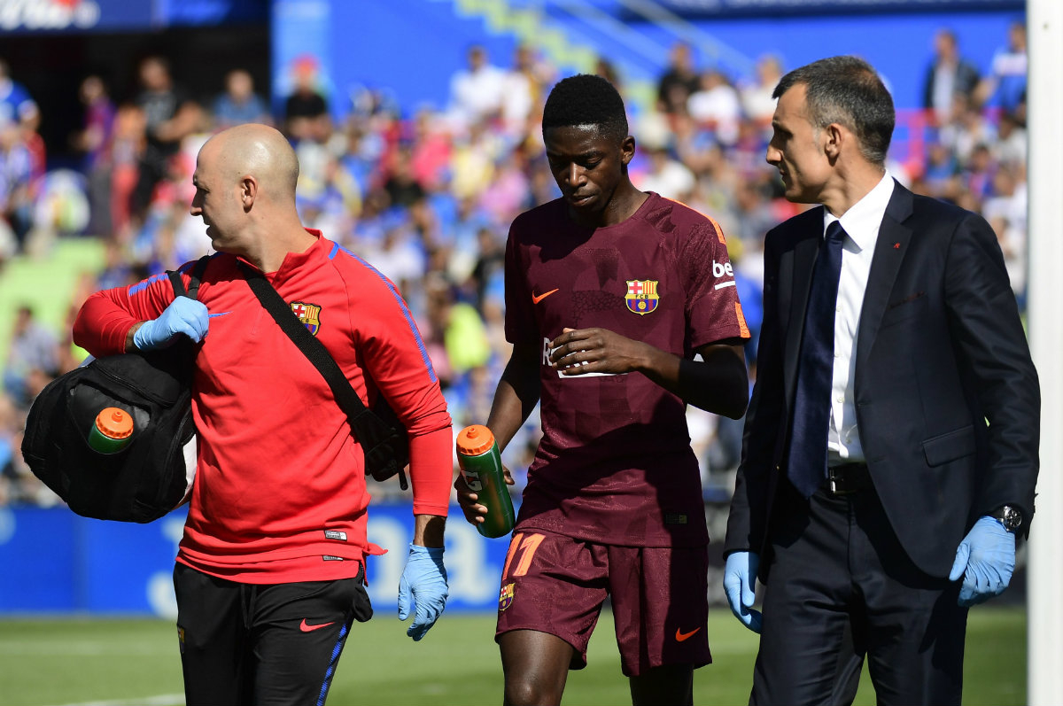 Ousmane Dembelé tuvo que abandonar el juego al minuto 25