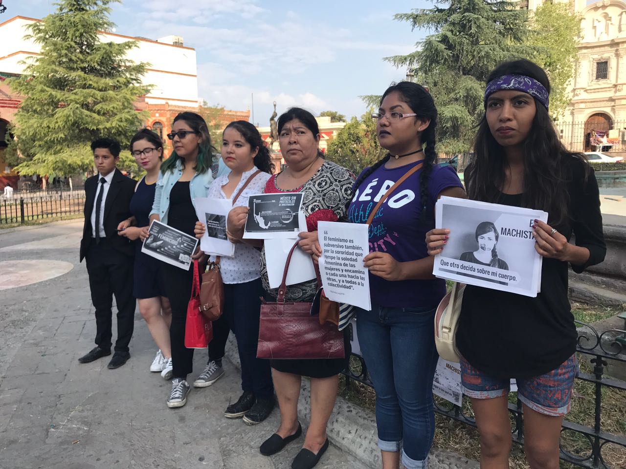 Las activistas exigen el cumplimiento de la justicia en los casos de violencia de género. 