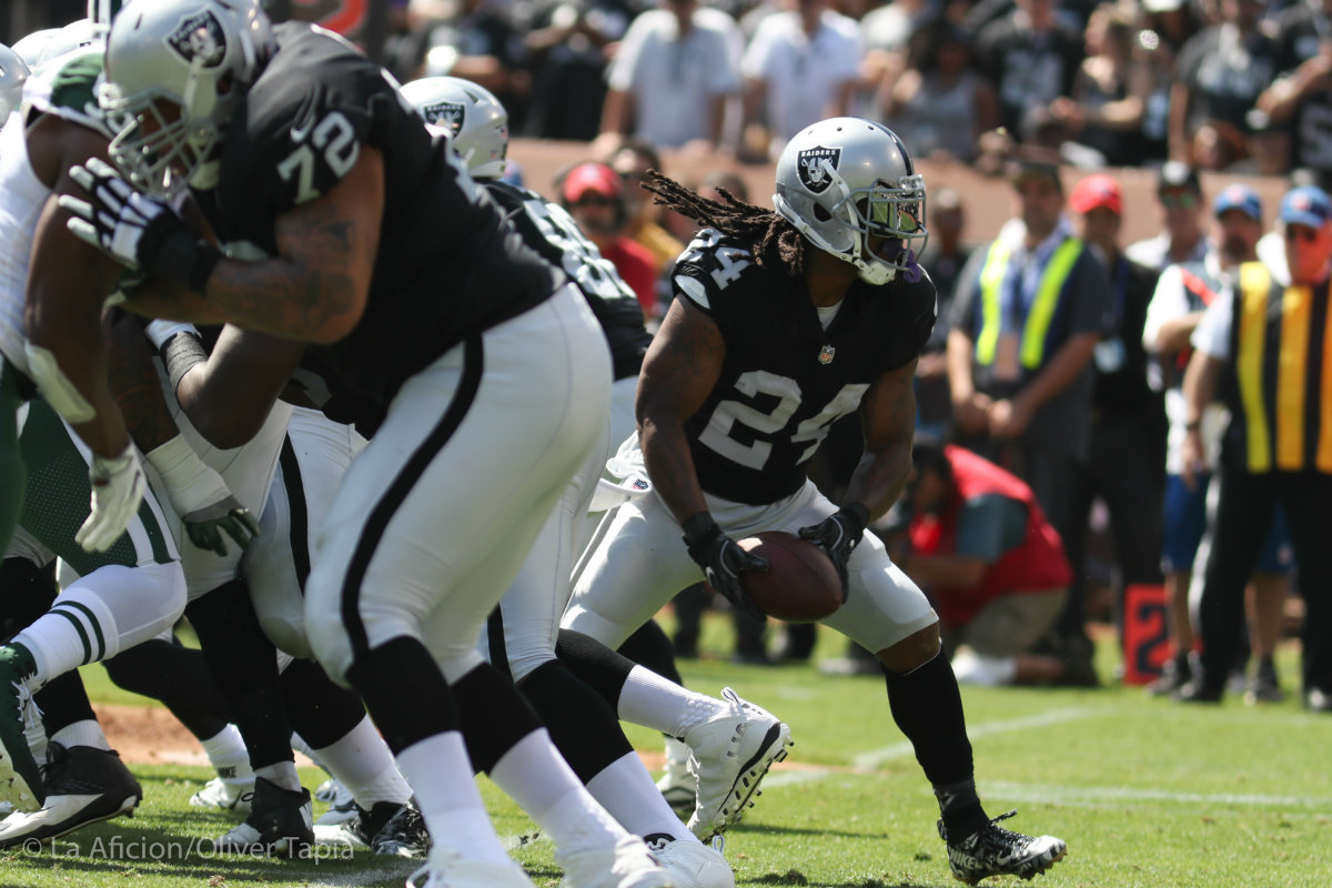 Marshawn Lynch durante el juego Raiders vs. Jets