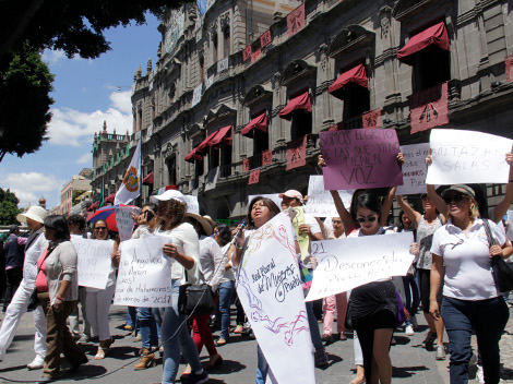 Cerca de 200 pobladores salieron a las calles hasta la Fiscalía General del estado, para pedir que pongan un alto a los femenicidios.
