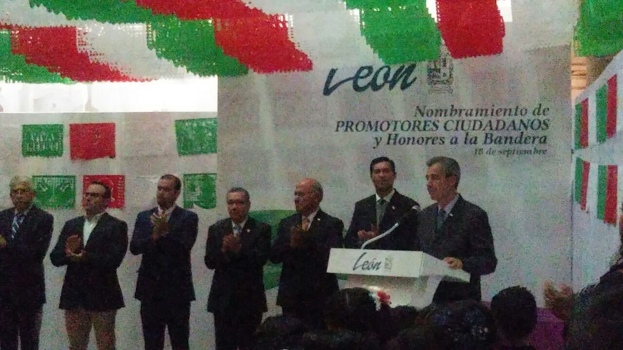 El reconocimiento fue durante los honores a la bandera de este lunes. 