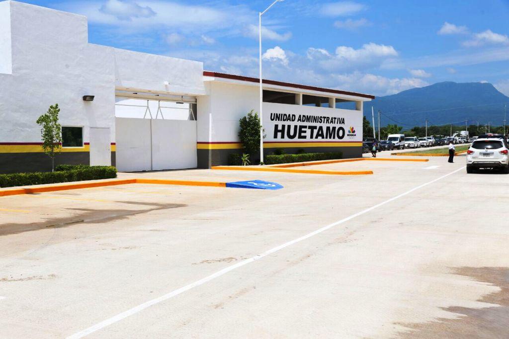 El gobernador de Michoacán, Silvano Aureoles, inauguró el Complejo Administrativo y Cuartel Policial de Huetamo 
