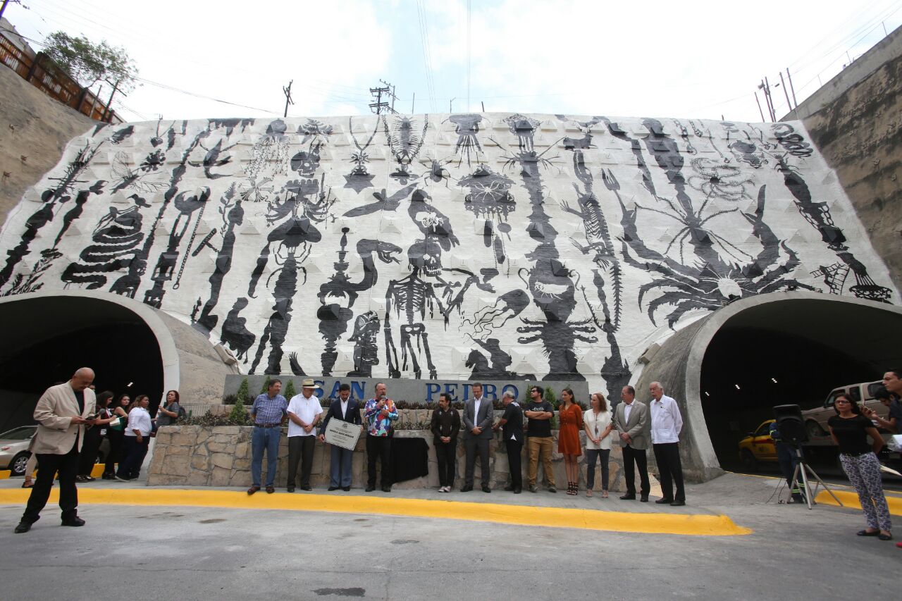 A la inauguración asistió Dr. Lakra, creador de la obra. 