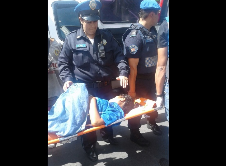 La madre y el bebé fueron reportados fuera de peligro.
