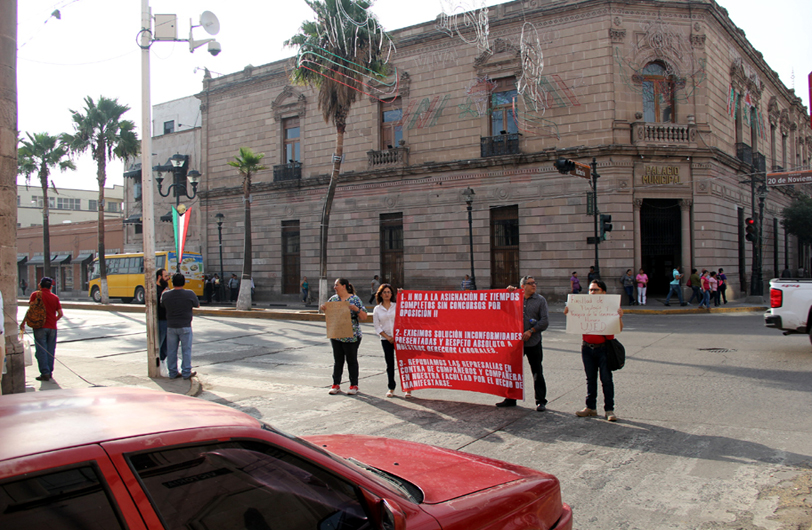 Manifestación de maestros de la Facultad de Psicología de la UJED.