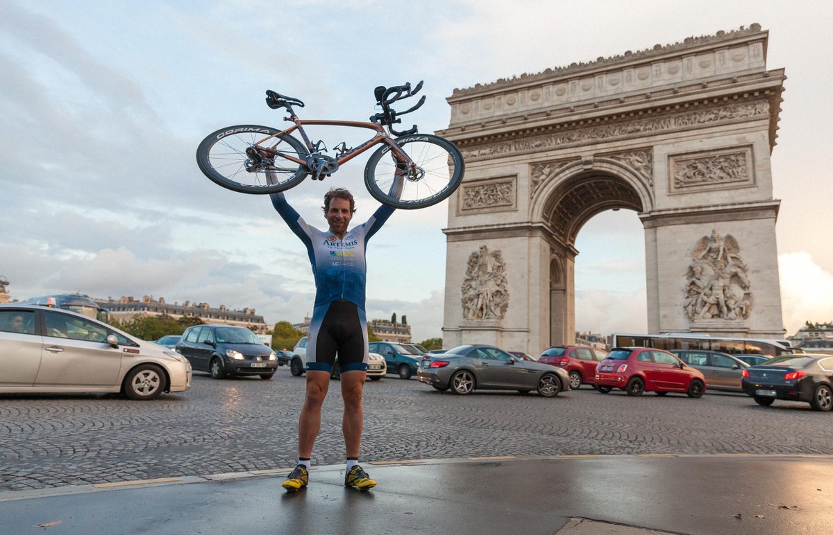 Mark Beaumont logró una hazaña histórica con su bicicleta