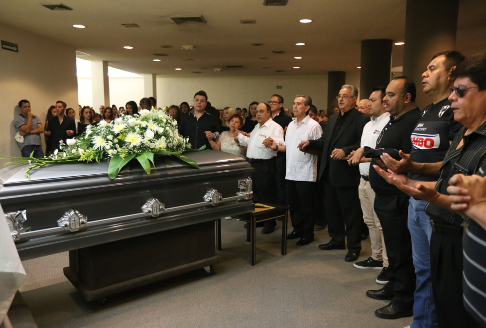 Personalidades del medio artístico acudieron a la misa solemne. 