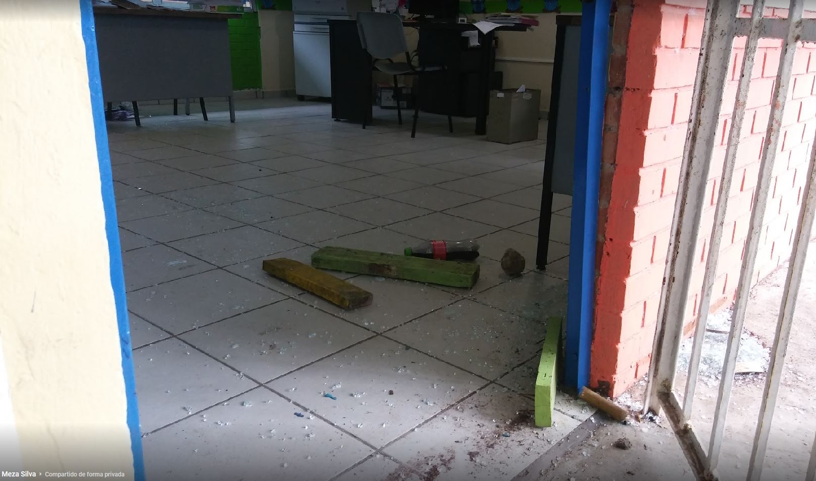 Roban en jardín de niños.
