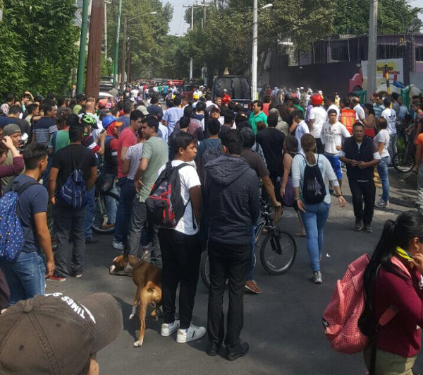 Las labores de rescate en la escuela de Coapa.