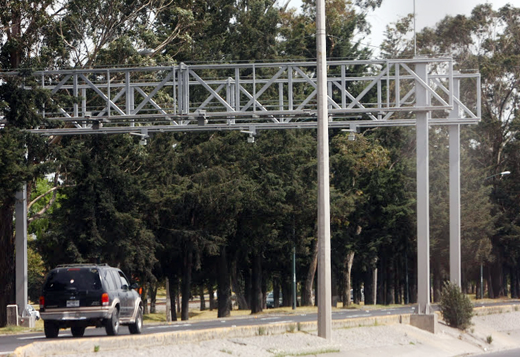 El retiro de tarjeta de circulación, licencia o placa garantizará el pago.