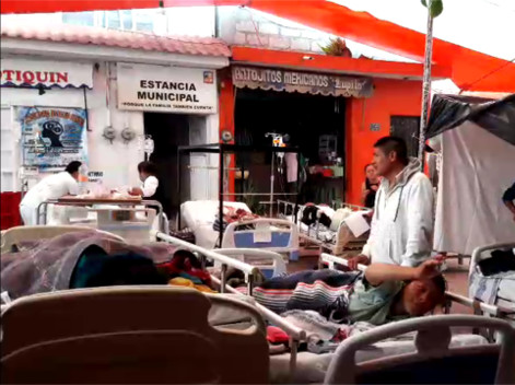  Diecisiete pacientes tuvieron que ser reubicados en la calle 21 de marzo, donde se habilitó como centro de atención, porque el hospital sufrió daños.