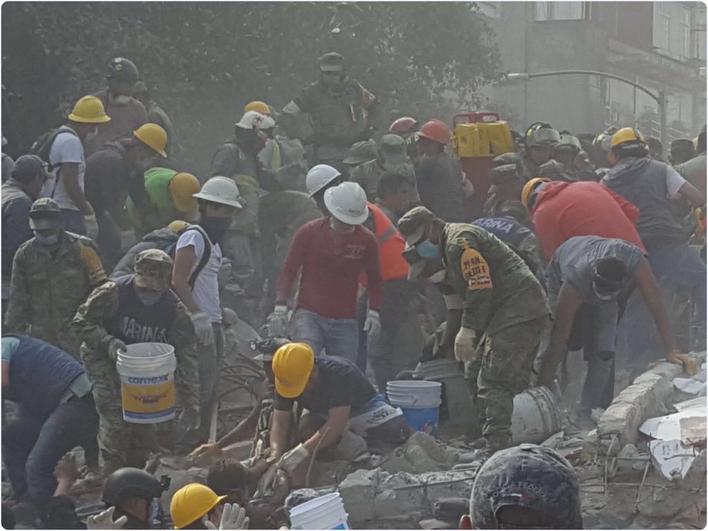 El Ejército desplegó varios soldados en la CdMx para tareas de ayuda.