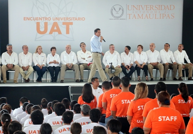  Francisco Javier García Cabeza de Vaca se compromete con estudiantes de la UAT.