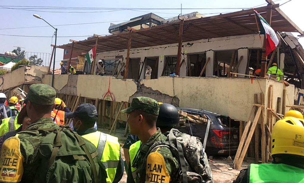 Hay tres niños con vida en el colegio Rebsamen.