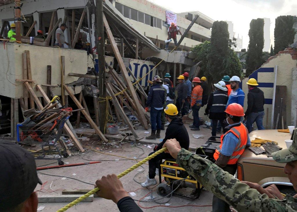 Hubo otras 2 mil escuelas dañadas en la ciudad.
