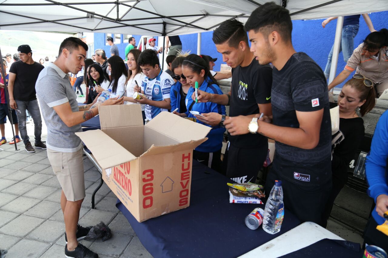 Los jugadores de Pachuca están recibiendo víveres en el Estadio Hidalgo