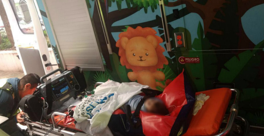 Los menores rescatados son un niño de meses y una niña de nueve meses. 