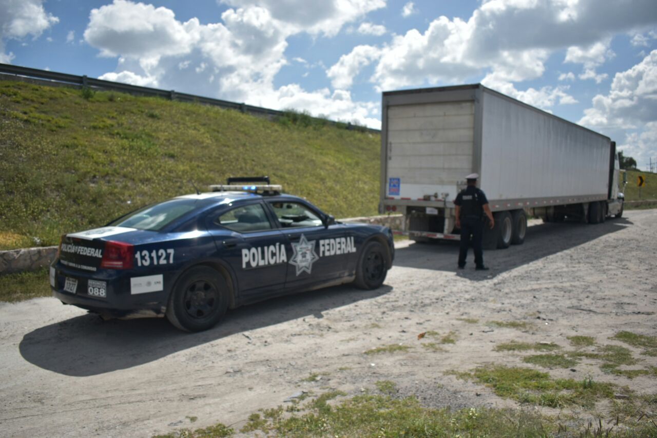 Policía Federal localizó dos vehículos de carga pesada. 