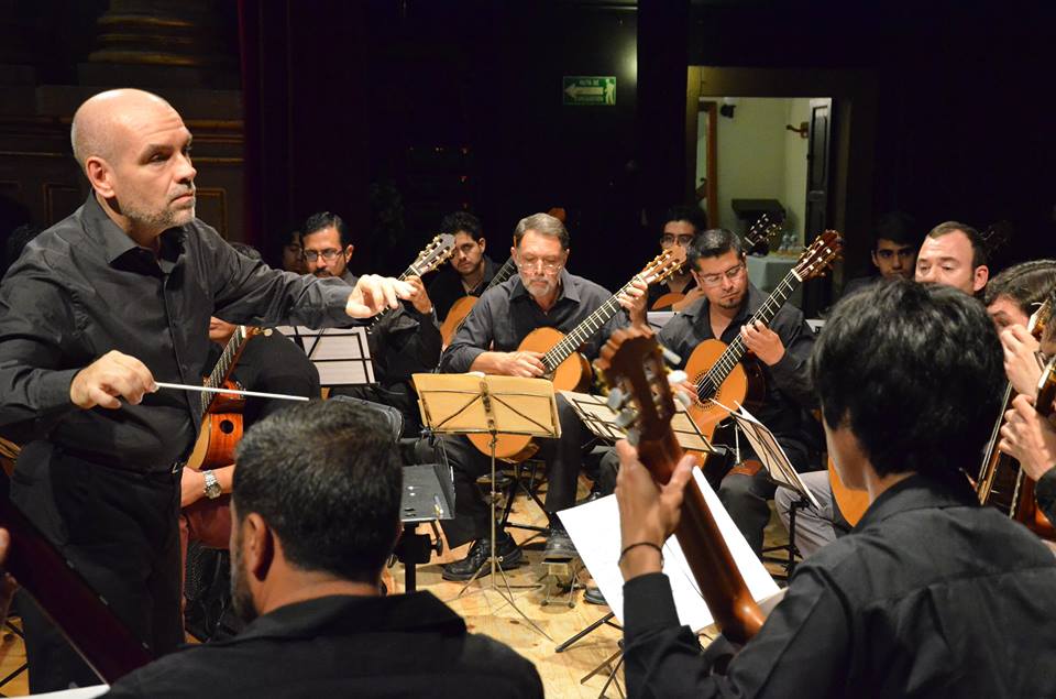 Timothy Phelan, director de la orquesta del encuentro, compuso para la ocasión la obra Rapsodia a Lagos
