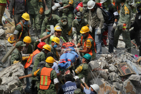 Uno de los sobrevivientes que rescataron en un edificio de la Condesa. 
