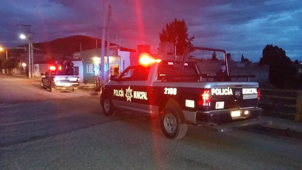 La caída del presunto ladrón alertó a los vecinos que pidieron ayuda al número de emergencias. 