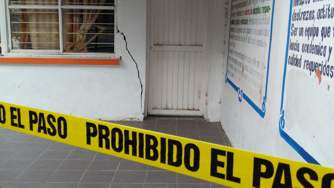 Por disposición del cuerpo de rescate todo el inmueble fue acordonado.