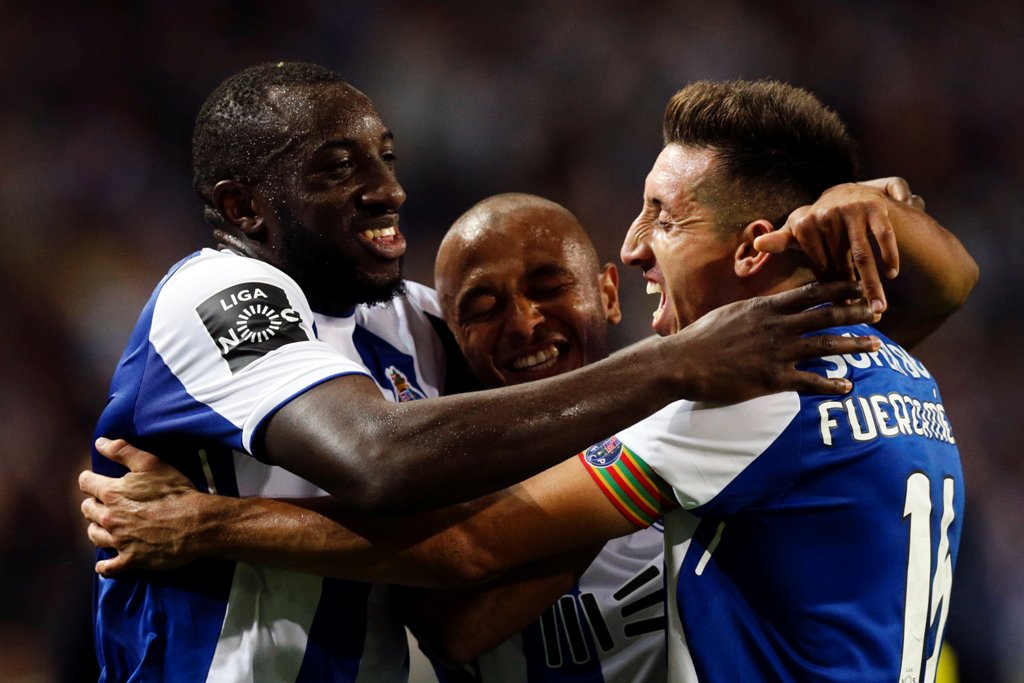 Con mexicanos, Porto golea en Liga de Portugal