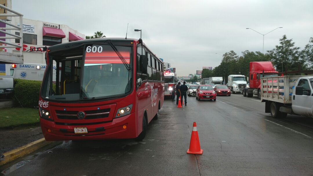 El chofer del camión fue retenido en el punto