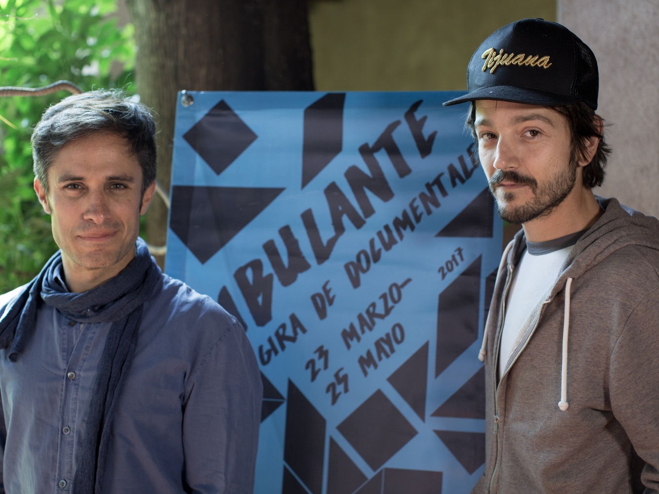 Gael García y Diego Luna hacen llaman a la comunidad internacional para reunir fondos para la reconstrucción de casa en las zonas más afectadas por lo