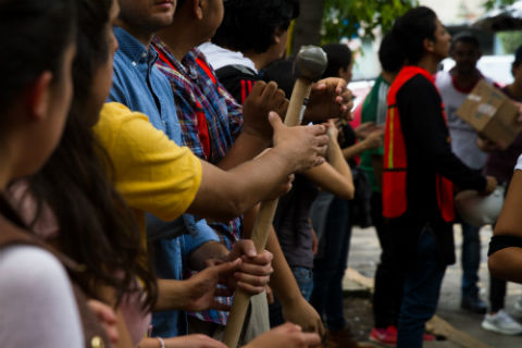 La información sobre los centros de acopio y qué es necesario ahí es una de las que más ha inundado las redes sociales. 