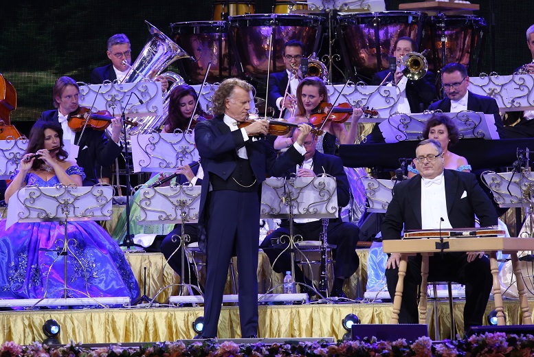 El violinista neerlandés, André Rieu trajo su alegría a los regiomontanos.