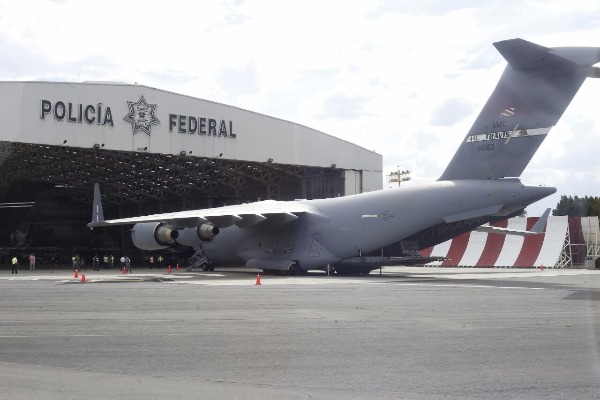 Un segundo avión del gobierno de EU llegó a la Ciudad de México con agua y alimentos enlatados, que serán enviados a Oaxaca.