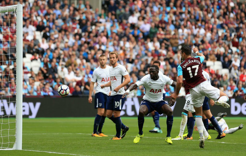 Javier Hernández marcó el primer gol del West Ham en el partido ante el Tottenham