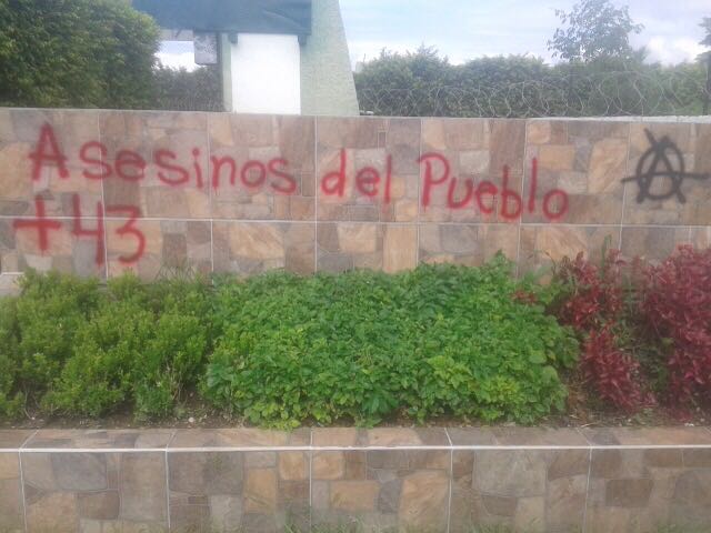 Los manifestantes acusaron a los militares de permitir la operación del grupo criminal Guerreros Unidos.