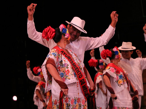 La Serenata yucateca ofreció un espectáculo con la presencia de la Banda Jaranera del Ayuntamiento de Mérida así como el Ballet del municipio.