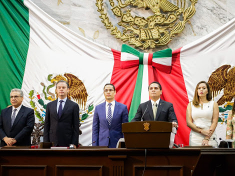 El gobernador de Michoacán, Silvano Aureoles entregó en el Congreso del estado su II Informe de Gobierno. 