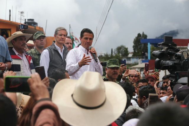 El Presidente y el gobernador del Estado de México, Alfredo del Mazo recorrieron las zonas afectadas en el Estado de México. 
