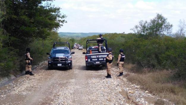 Hasta el sitio se movilizaron elementos policiacos y peritos de la Agencia Estatal de Investigaciones.