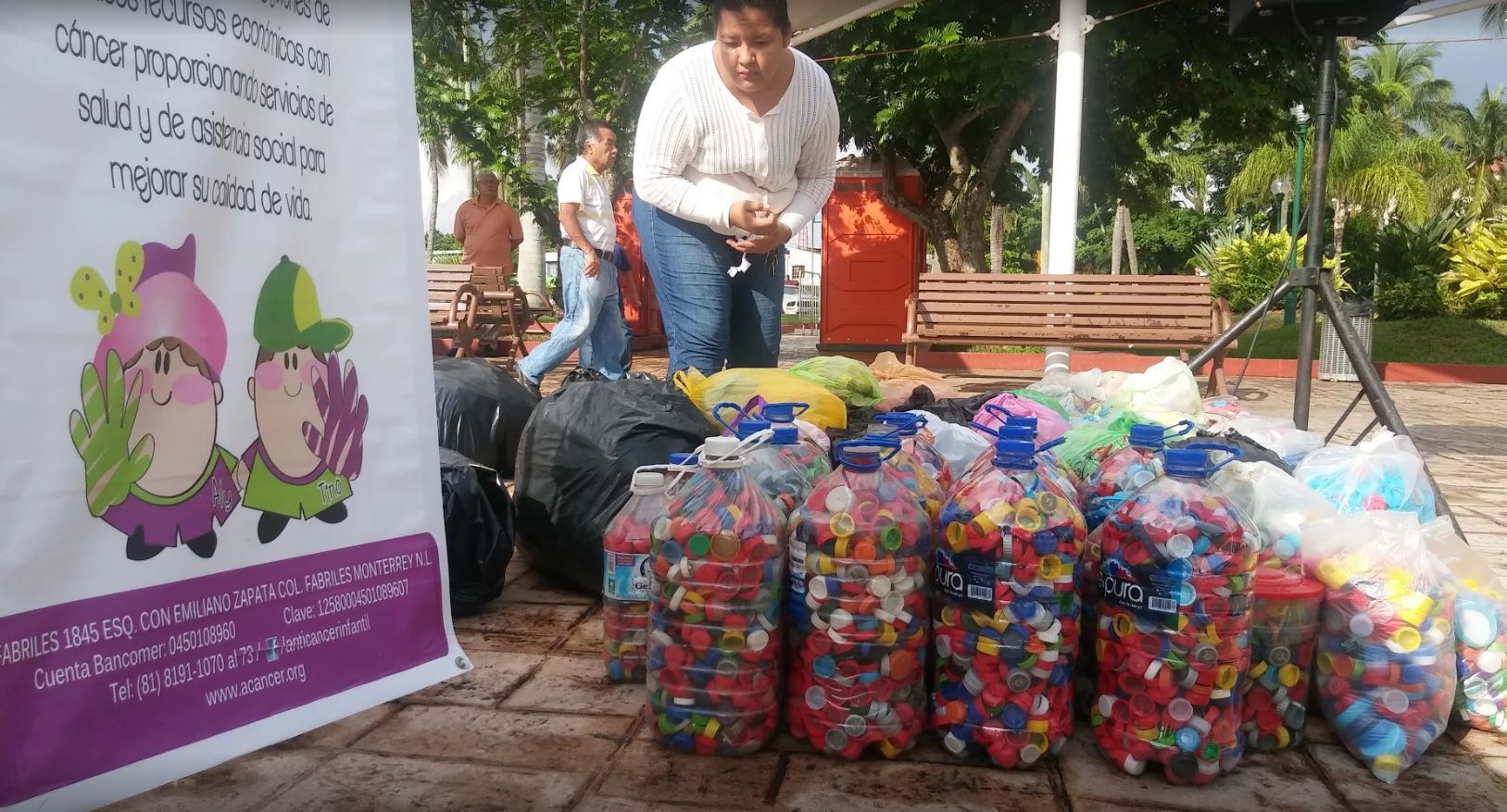 Toneladas de tapitas para apoyar a niños con cáncer 