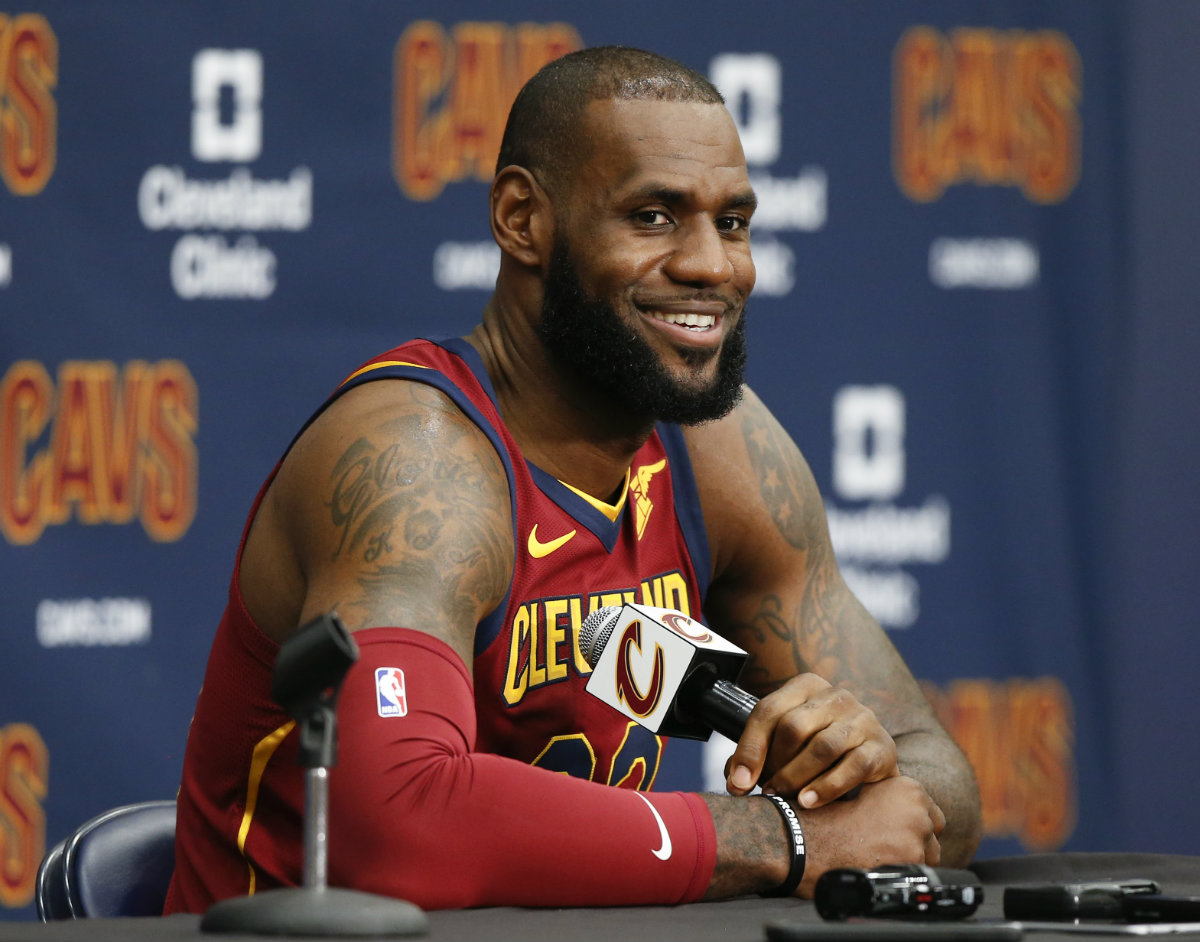 LeBron James durante conferencia de prensa