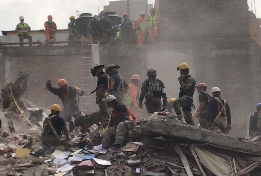 Desde el sismo se han rescatado a 69 personas con vida de entre los escombros.