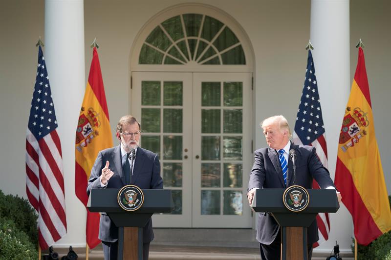 Mariano Rajoy, jefe del gobierno español y Donald Trump, durante una conferencia en Washington.