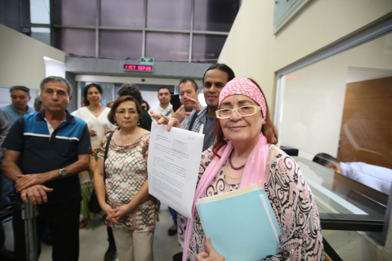 "Nuestros representantes han permanecido en silencio absoluto por ignorar este tema o por no importarles temas sociales" dijo Liliana Flores.