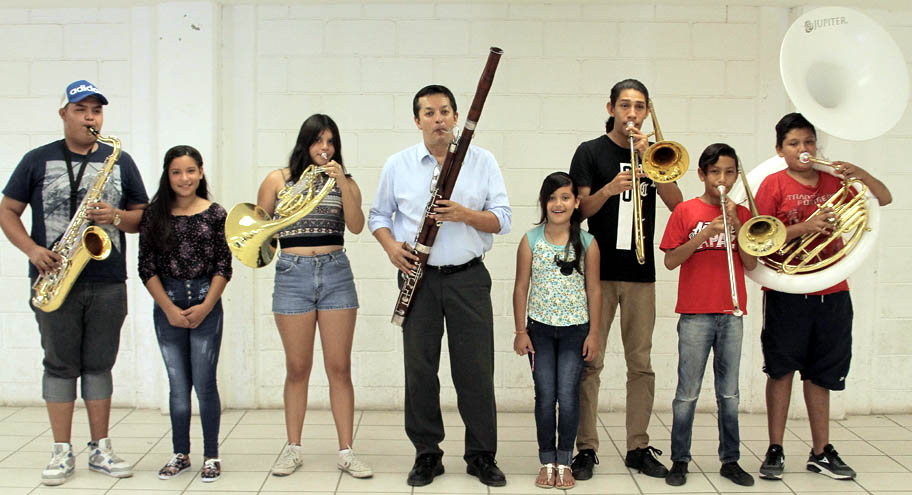 El Coro y Orquesta Santiago Ramírez donará los fondos a los niños de Oaxaca y Chiapas.