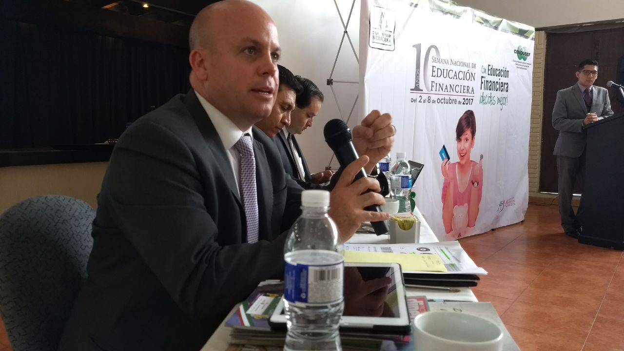Delegado de Condusef, Vicente López Portillo en conferencia de prensa.