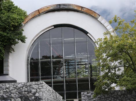 Las primeras versiones señalaron que el vitral "El Universo" no resultó afectado tras el incendio.