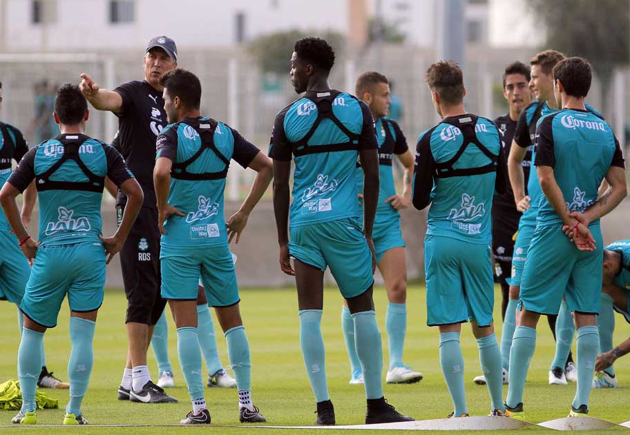Santos tendrá 3 bajas claves por suspensión: Jorge Sánchez, Walter Sandoval y Julio César Furch.