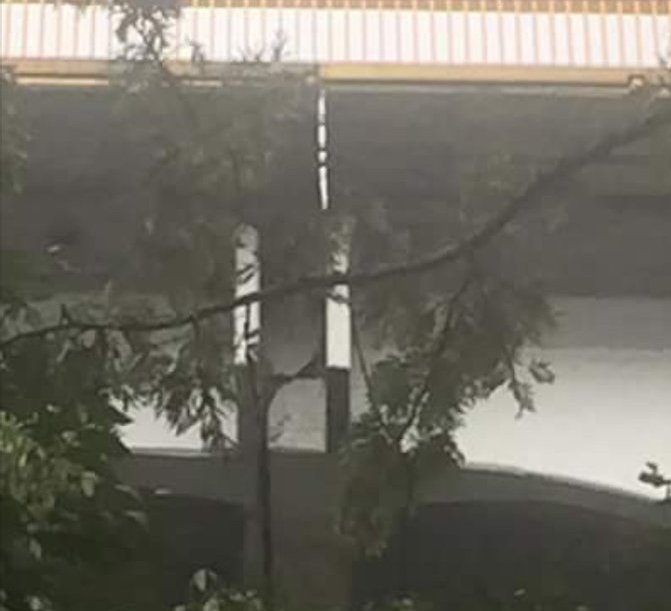 Usuarios pidieron a las autoridades capitalinas revisar una pregunta grieta del puente Monte Líbano.