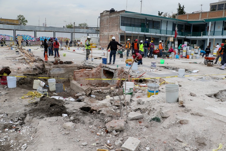 En la colonia Obrera, al menos ocho extranjeros perdieron la vida por el colapso del inmueble de cuatro pisos.